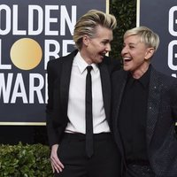 Portia de Rossi y Ellen DeGeneres en la alfombra roja de los Globos de Oro 2020