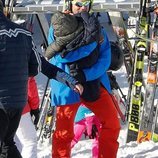 David Bisbal con su hijo Matteo en la nieve