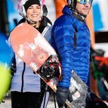 Rosanna Zanetti y David Bisbal preparándose para esquiar en Baqueira