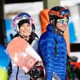 Rosanna Zanetti y David Bisbal preparándose para esquiar en Baqueira