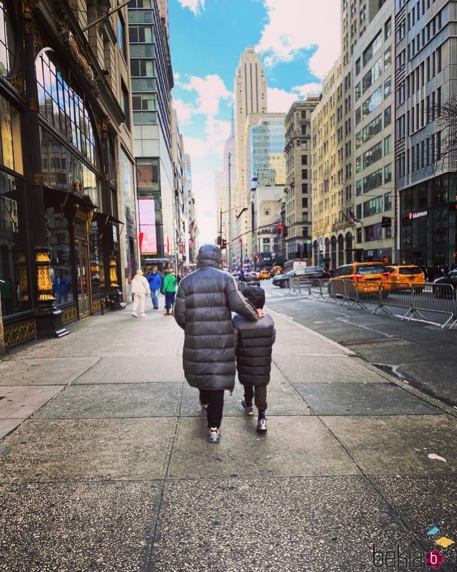 Risto Mejide paseando con su hijo Julio por Nueva York