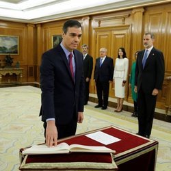 Pedro Sánchez promete su cargo como Presidente del Gobierno por segunda vez ante el Rey Felipe