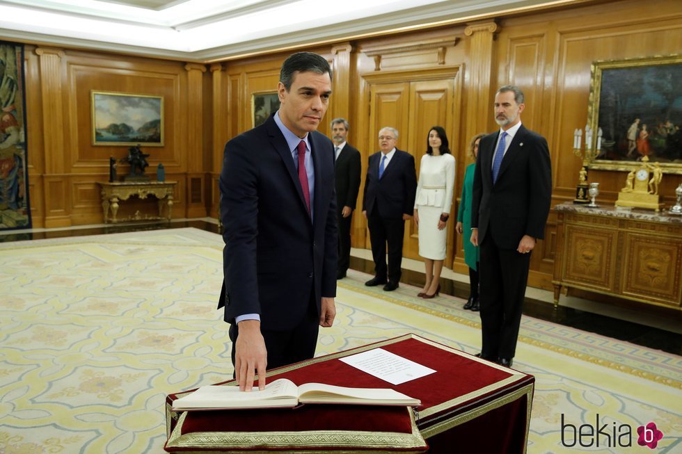 Pedro Sánchez promete su cargo como Presidente del Gobierno por segunda vez ante el Rey Felipe