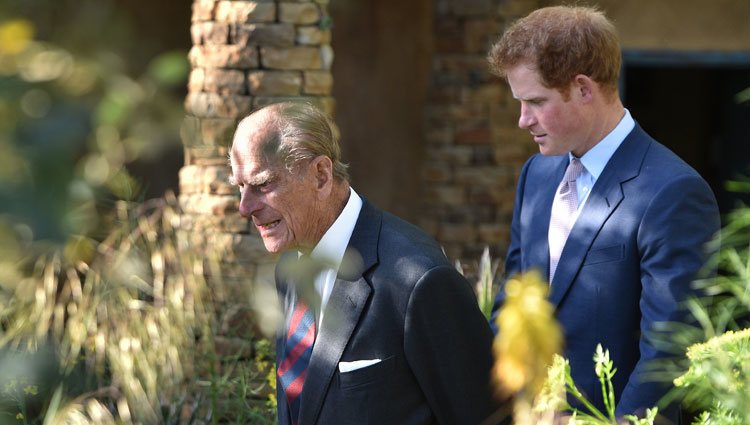 El Duque de Edimburgo y el Príncipe Harry en Chelsea Flower Show