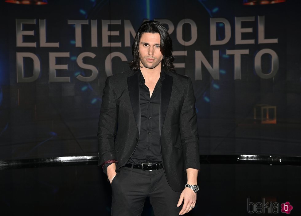 Luca Onestini en la gala de estreno de 'El tiempo del descuento'