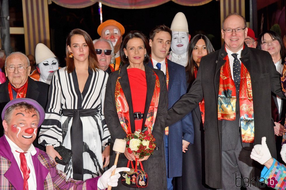 Alberto de Mónaco, Estefanía de Mónaco, Louis Ducruet, Marie Chevallier y Pauline Ducruet en el Festival de Circo de Monte-Carlo 2020