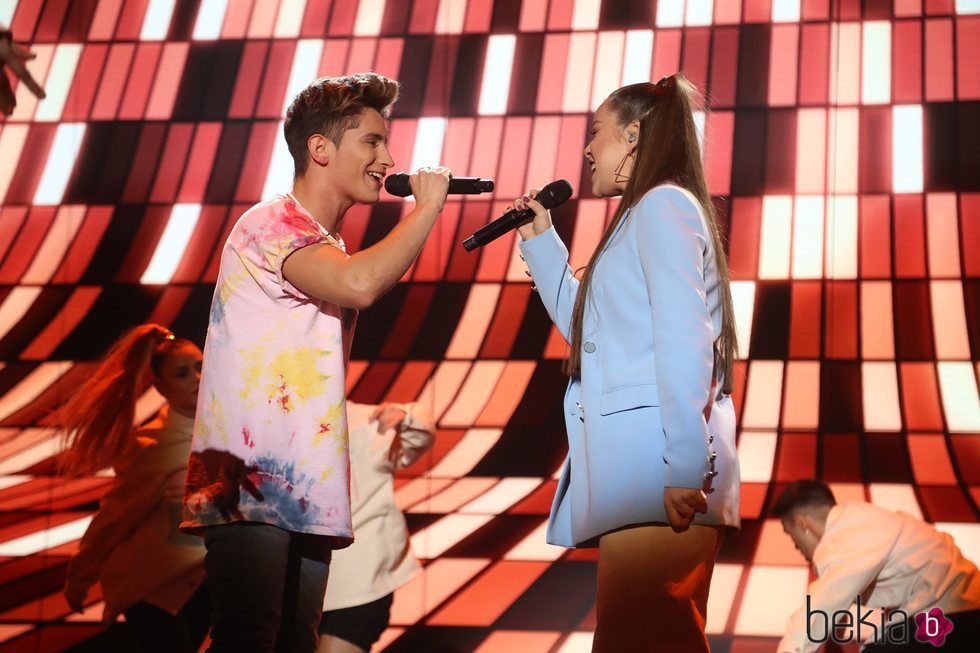 Nicky y Eva cantando 'Little Talks' en la gala 1 de OT 2020