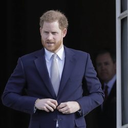 El Príncipe Harry en un acto en Buckingham Palace tras el Sussexit