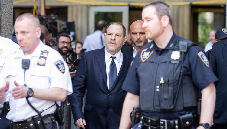 Harvey Weinstein saliendo de los juzgados de Nueva York