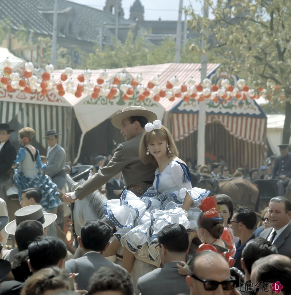 Marisol (Pepa Flores) en la Feria de Abril 1970