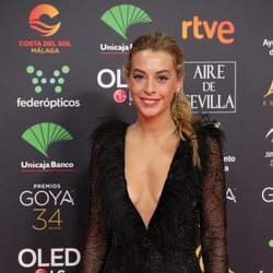 Belén Écija, hija de Belén Rueda, en la alfombra roja de los Goya 2020