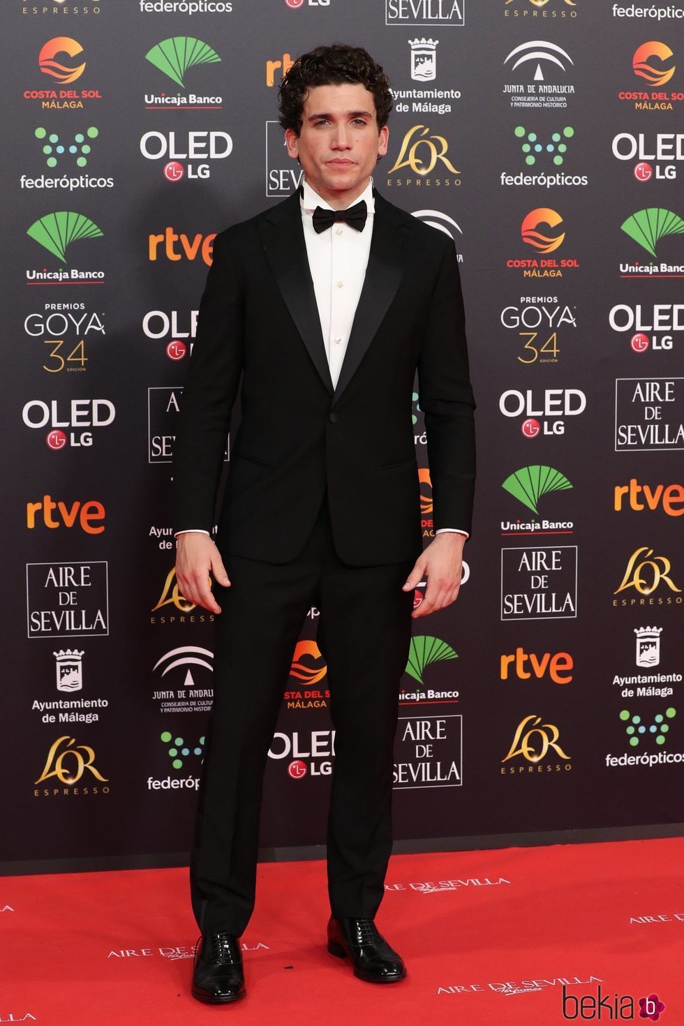 Jaime Lorente en la alfombra roja de los Goya 2020