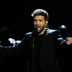 Pablo Alborán cantando en la gala de los Goya 2020