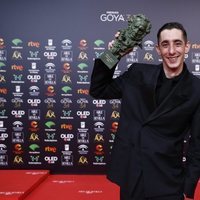Enric Auquer con su Goya a Mejor Actor Revelación