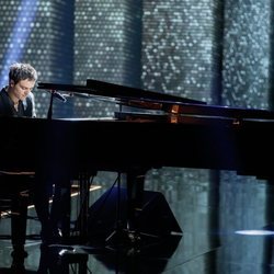 Jamie Cullum al piano durante la gala de los Goya 2020