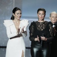 María Esteve, Celia Flores y Tamara Esteve al recoger el Goya de Honor de su madre Marisol en los Goya 2020