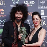 Ara Malikian y Natalia Moreno con su Goya 2020