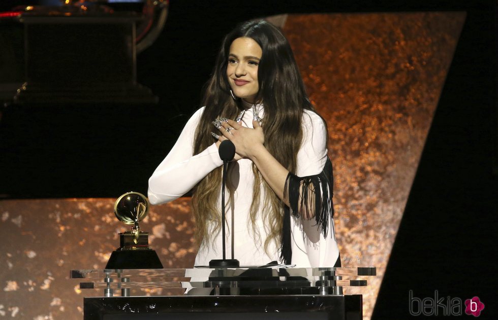 Rosalía agradeciendo su galardón en los Premios Grammy 2020