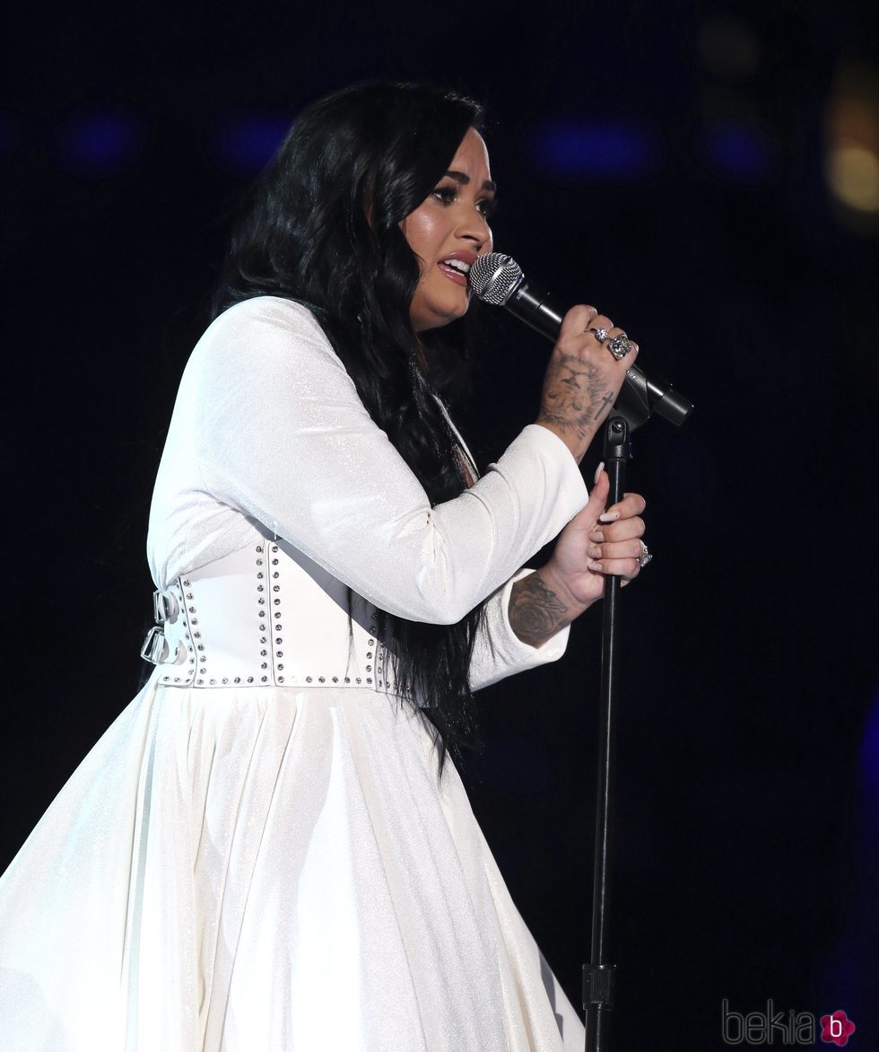 Demi Lovato muy emocionada en su actuación en los Premios Grammy 2020