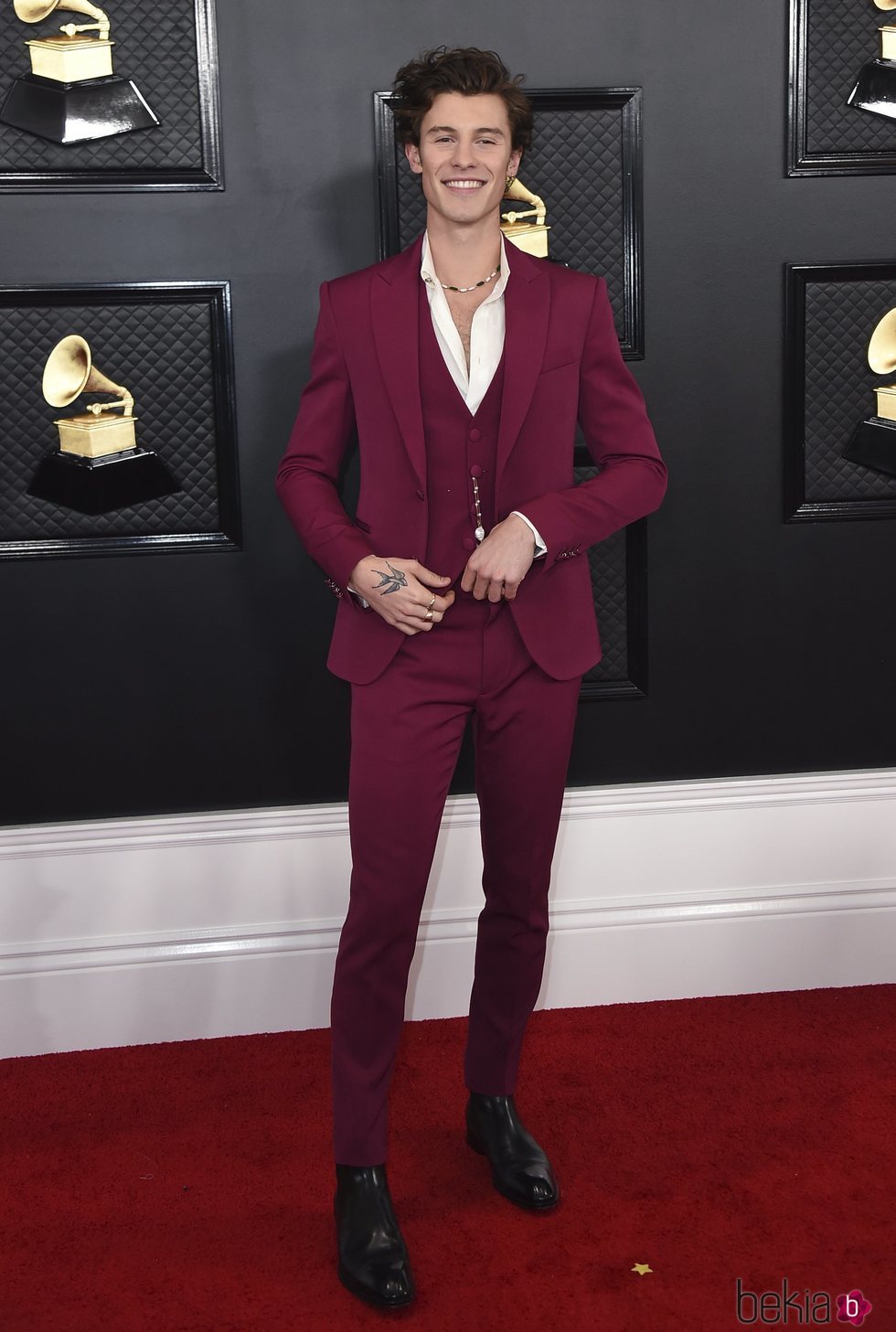 Shawn Mendes en la alfombra roja de los Premios Grammy 2020 Foto en