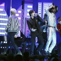 BTS actuando junto a Lil Nas X en los Premios Grammy 2020