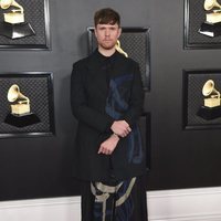 James Blake en la alfombra roja de los Premios Grammy 2020