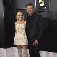 Gwen Stefani y Blake Shelton en la alfombra roja de los Premios Grammy 2020
