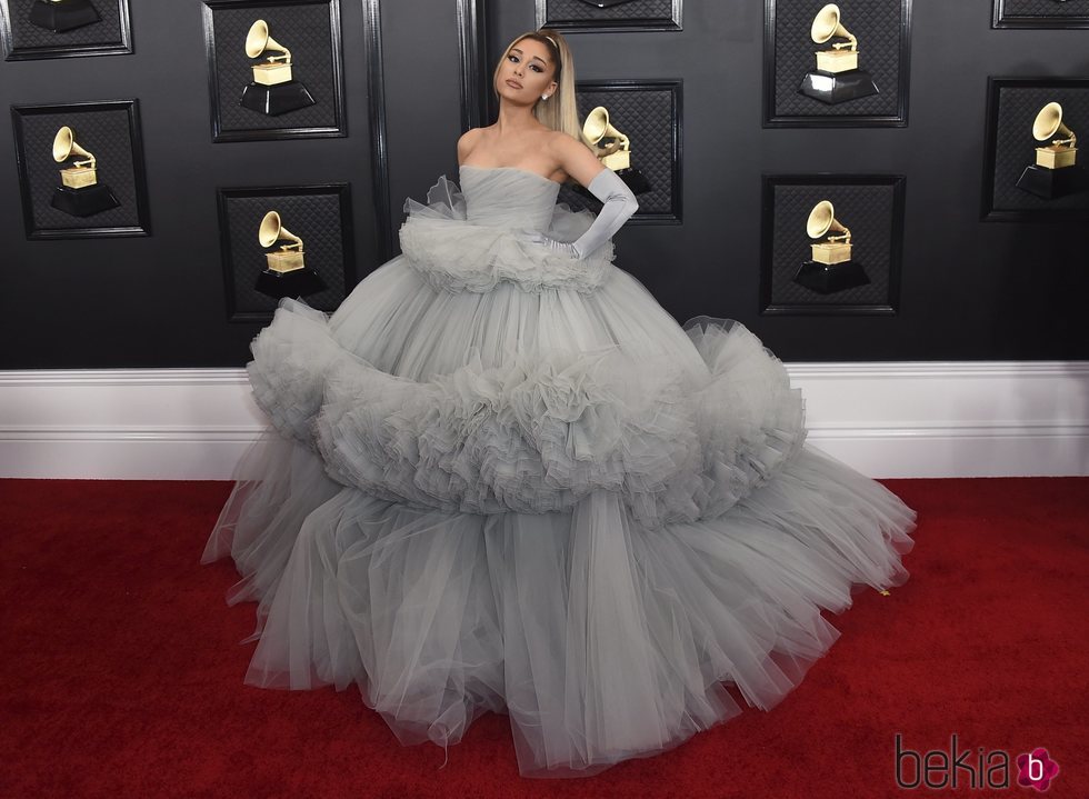 Ariana Grande en la alfombra roja de los Premios Grammy 2020