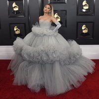 Ariana Grande en la alfombra roja de los Premios Grammy 2020