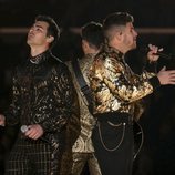 Los Jonas Brothers cantando sobre el escenario de los Premios Grammy 2020