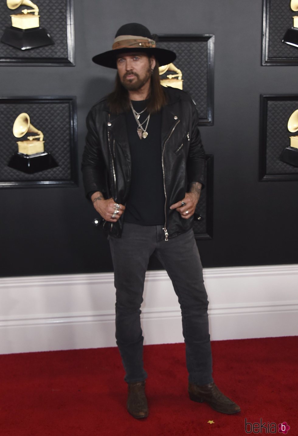 Billy Ray Cyrus en la alfombra roja de los Premios Grammy 2020