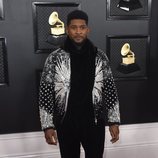 Usher en la alfombra roja de los Premios Grammy 2020