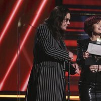 Ozzy Osbourne y Sharon Osbourne en la gala de los Premios Grammy 2020