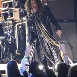 Steven Tyler actuando en la gala de los Premios Grammy 2020
