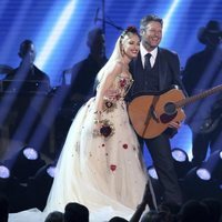 Gwen Stefani y Blake Shelton actuando en la gala de los Premios Grammy 2020