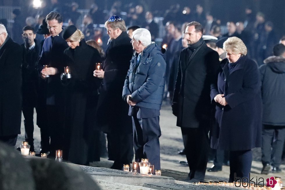 Guillermo Alejandro y Máxima de Holanda y Haakon de Noruega en el 75 aniversario de la liberación de Auschwitz-Birkenau