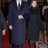 Los Reyes Felipe y Letizia entrando al funeral de la Infanta Pilar en El Escorial