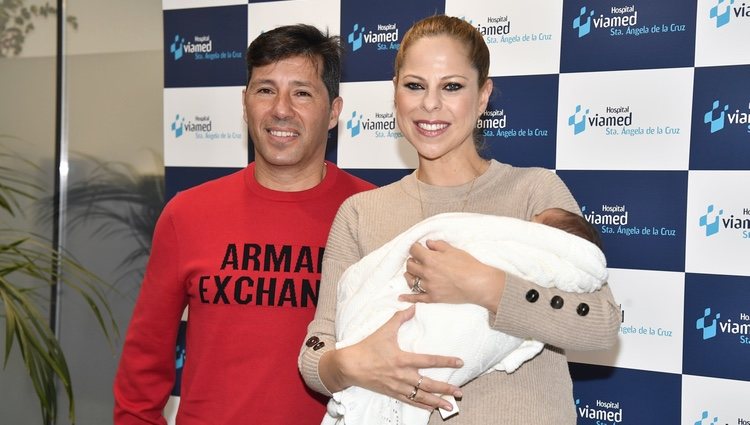 Pastora Soler y Francis Viñolo, felices presentan a su segunda hija Vega