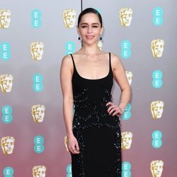 Emilia Clarke en la alfombra roja de los Premios BAFTA 2020