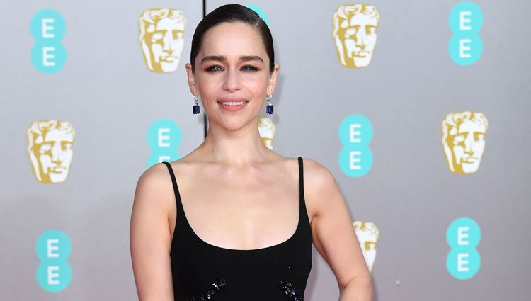 Emilia Clarke en la alfombra roja de los Premios BAFTA 2020