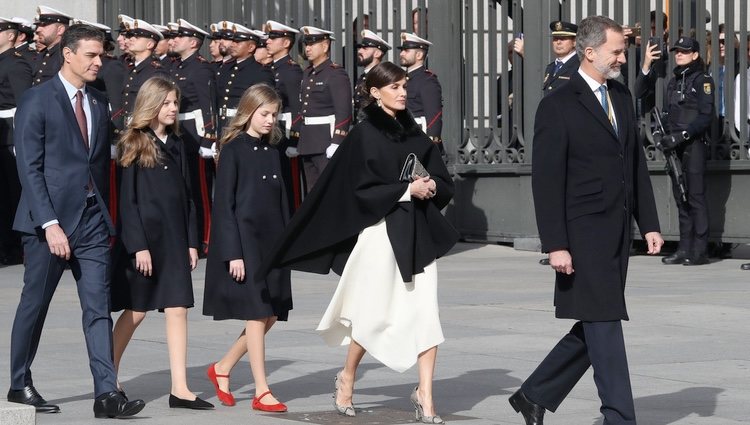 Los Reyes Felipe y Letizia, La Princesa Leonor, la Infanta Sofía y el Presidente Pedro Sánchez en la Apertura de la XIV Legislatura