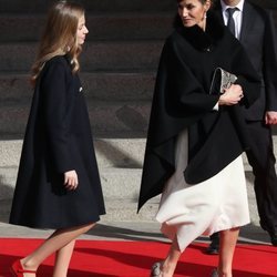 La Reina Letizia habla con la Princesa Leonor llegando a la Apertura de la XIV Legislatura