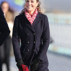 Kate Middleton durante su visita al puerto de Gales