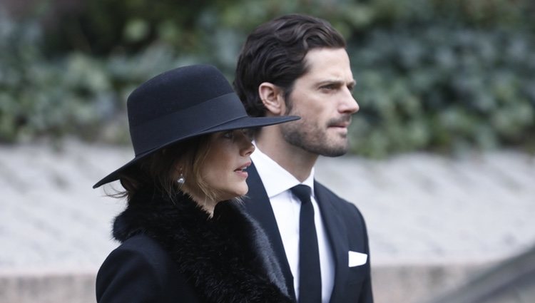 Los Príncipes Carlos Felipe y Sofía de Suecia en el funeral de Dagmar von Arbin