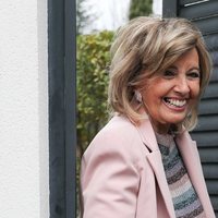 María Teresa Campos, muy sonriente a las puertas de su casa
