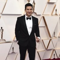 Mario Lopez en la alfombra de los Oscar 2020