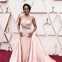 Regina King en la alfombra de los Oscar 2020