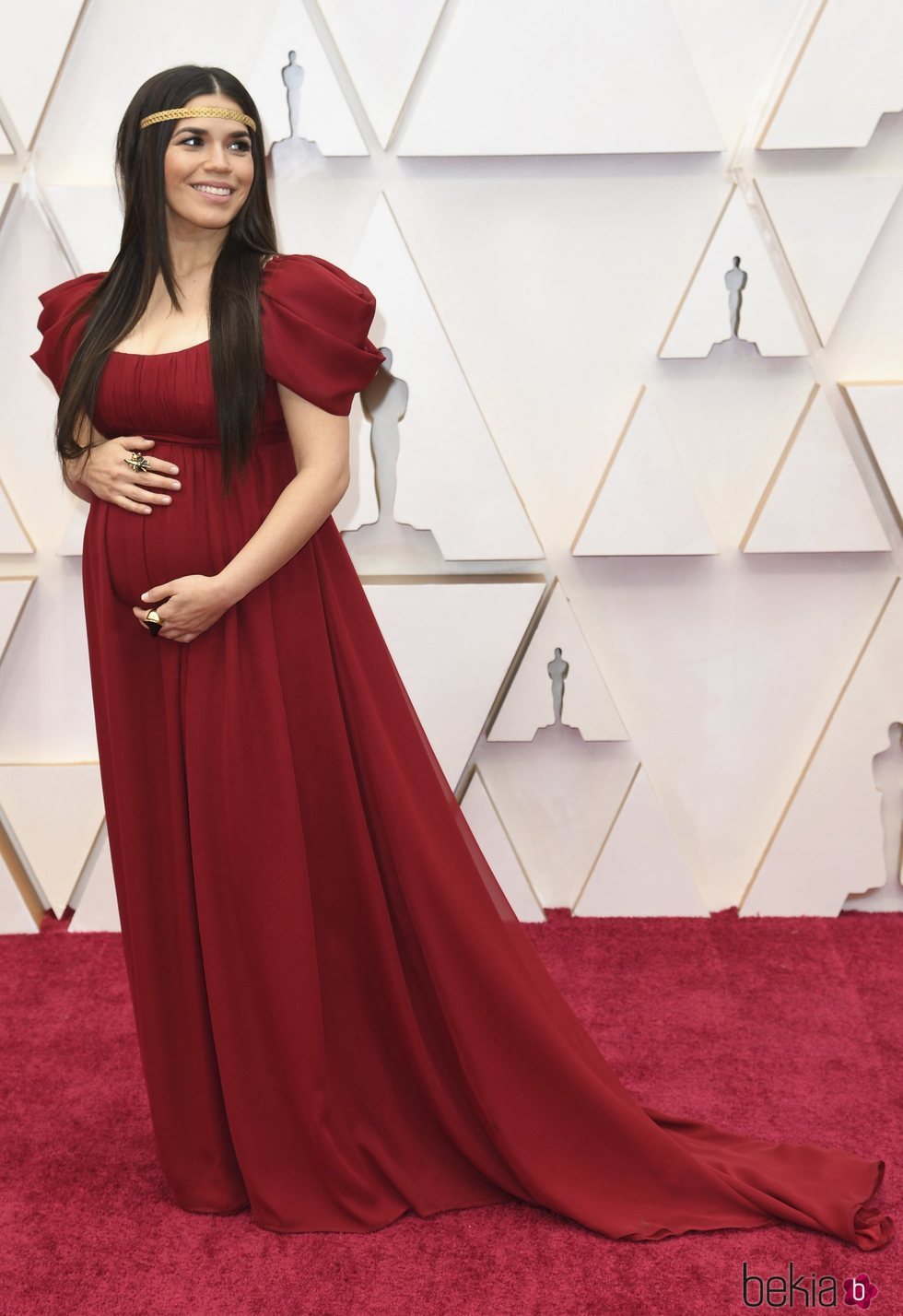 America Ferrera en la alfombra de los Oscar 2020