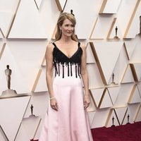 Laura Dern en la alfombra de los Oscar 2020