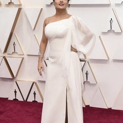 Salma Hayek en la alfombra de los Oscar 2020